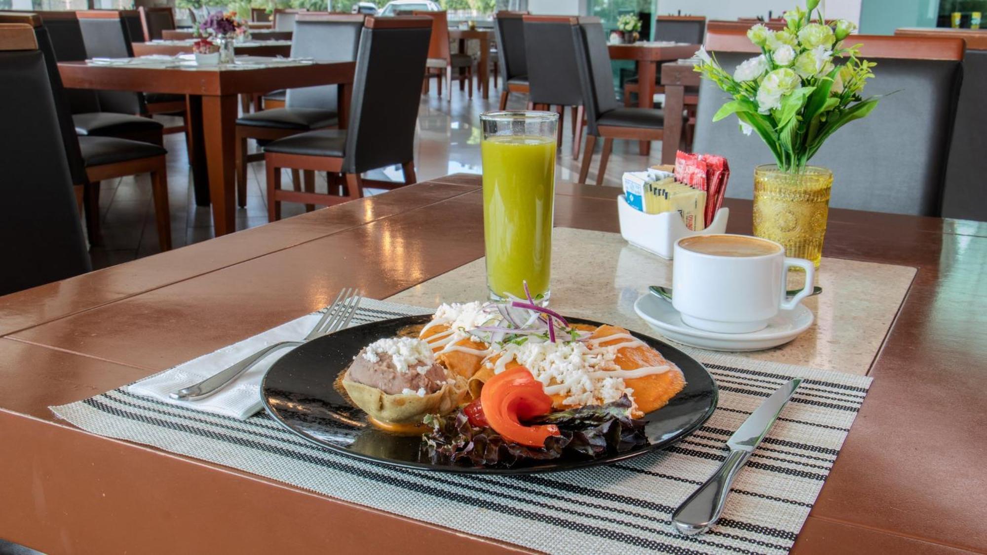 Holiday Inn Queretaro Zona Krystal By Ihg Exterior photo